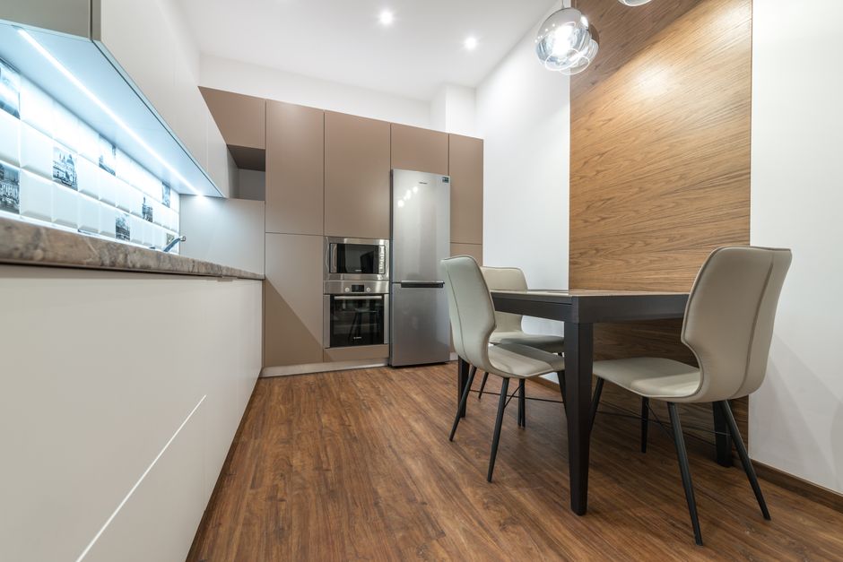 Moderne keuken met duurzame bamboe achterwand Moderne keuken met duurzame bamboe achterwand